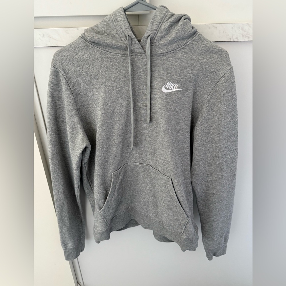 EUC Men’s Nike hooded sweatshirt Size Small Excellent Condition
White Check